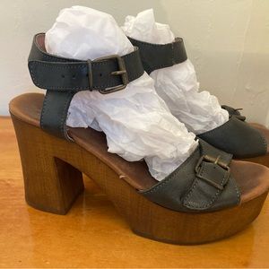 Muse & Cloud blk leather wooden platforms